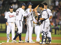 [포토]승리의 하이파이브를 나누는 두산