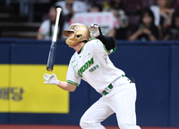 [포토] 오선진, 7회 추격을 알리는 적시2루타