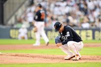 [포토]1회에만 홈런 3방 허용하고 아쉬워하는 한화 황준서