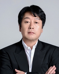 김윤석, 이성민 이어 HB엔터 行 [공식]