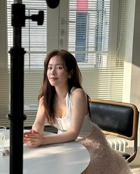 한지민, 이러니 ‘♥10살 연하’ 최정훈이 반하지…청순·섹시 다 가졌어