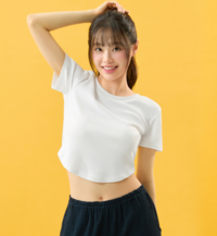 츄, 크롭탑 하나로 여름 패션 완성…BYC가 추천하는 바캉스룩