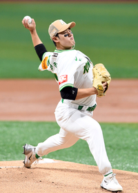 [포토]키움 정현우, 롯데전 선발 등판