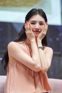 ‘꽃’ 한소희, 무슨 일이지? 더 예뻐졌잖아