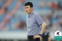 ‘강릉 극장’ 또 짜릿한 무승부, 강원 정경호 감독 “지면 억울할 경기, 박호영 말컹 잘 막았다”[현장인터뷰]