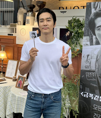 배우 송승헌, 이동욱의 커피차 선물에 감사...“동욱 땡큐땡큐! ‘착한 사나이’ 대박!”