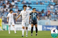 “오니까 가네요” 유럽파 선배 기성용이 서울·포항 거쳐 오스트리아로 떠나는 후배 이태석에게 “충분히 경쟁력 있다”[SS현장]