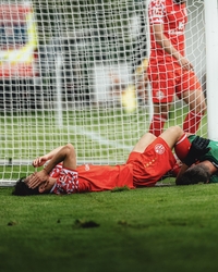 이재성, 프리시즌 평가전서 골대와 충돌해 광대뼈 ‘골절’ 부상…안면 ‘보호’ 마스크 쓴다