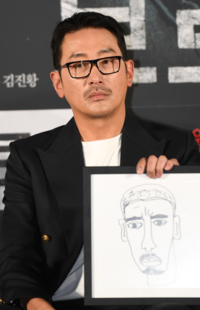 ‘폭염도 못 막은 하정우 와인’…MZ자극, 편의점 오픈런 행렬이라니!