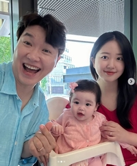 박수홍♥김다예 딸 재이, 수영복 입고 방긋…롱다리는 아빠DNA