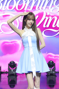 미료는 피처링, 진은 콘서트…최예나 “최고의 스타와 작업, 그저 영광이었어” [SS현장]