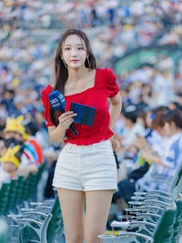 김세연 아나운서, 오랜만에 밝은 근황 전해…폭염 속 야구장 현장에서도 ‘상큼 미소’