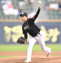 [포토] 역투하는 KT 선발 오원석