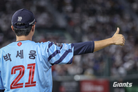 6월 ERA 10.61 ‘부진’→2G 연속 ‘호투’ 되찾은 롯데 안경 에이스의 ‘면모’…박세웅, 무엇이 달라졌나 [SS집중분석]