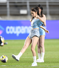 [포토]힘차게 시축하는 아이브 장원영