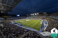 곳곳에 텅 빈 좌석→관중 2만7422명…팀K리그-뉴캐슬 쿠팡시리즈 1차전, 흥행은 ‘저조’[SS현장]