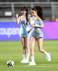 [포토]아이브 안유진, 장원영의 응원 속에!