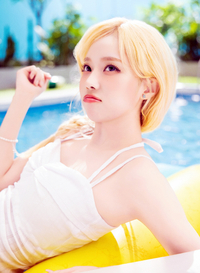 가요계에서 예쁘기로 소문난 윈터, 비하인드 컷 통해 뽀얀 속살 드러내