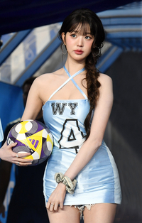 [포토]아이브 장원영, 하의실종 돼버린 핫팬츠