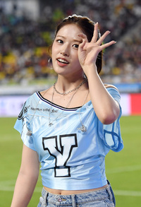 아이브 안유진, 시축부터 하프타임 무대까지 ‘매력 덩어리’ 리더의 존재감