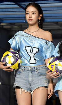 [포토]아이브 안유진, 시축 준비 완료!