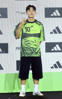 [포토]이강인, ‘3선’ 포즈로!