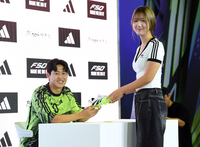 [포토]팬에게 사인해주는 이강인