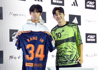 [포토]이강인, 팬과 함께!