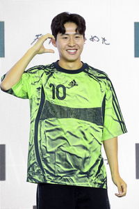 [포토]이강인, 팬들을 향한 볼 하트