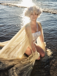 박나래, “나는 사랑에 빠졌다” 결혼 소식도 없었는데 웨딩 화보 공개