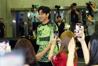 [포토]팬들 앞으로 입장하는 이강인