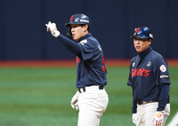 ‘극심한 타격 슬럼프’ 나승엽, 결국 2군행…김태형 감독의 진단 “심리 압박이 큰 것 같아” [SS고척in]