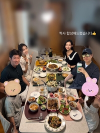 상다리 부러지겠네…‘배성재 14세 연하♥’ 김다영, 어마어마 집들이 ‘누구 왔길래?’ [★SNS]