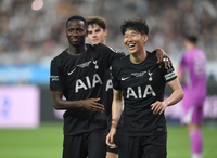 [포토] 동료 골에 환호하는 손흥민