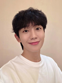 “패션의 완성은 역시 얼굴”... 정해인, 미소와 화이트 티셔츠로 청순미 UP↑