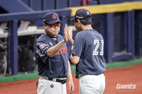 박세웅 QS+ 호투→‘2연승’ 롯데 김태형 감독도 칭찬일색 “안정적인 투구로 경기 이끌었다” [SS고척in]