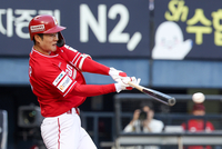 7년 만에 ‘쾅’! SSG 채현우, 데뷔 ‘첫 홈런’ 무더위 시원하게 날렸다 [SS스타]