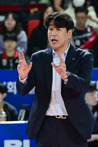 스포츠윤리센터, ‘코치 폭행 혐의’ 김종민 감독 징계 요구…이달 중 KOVO 상벌위 연다