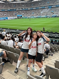 미모 물오른 이동국 딸 이재시, 재아-시안과 함께 손흥민 토트넘 고별전 관람 인증