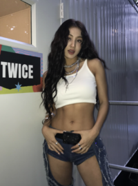 트와이스 지효, 볼륨+복근 다 챙겼네…독보적 건강美 [★SNS]