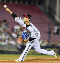 [포토]힘차게 공 뿌리는 LG 유영찬