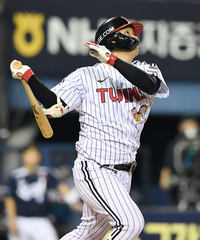 [포토]LG 문보경의 역전 스리런