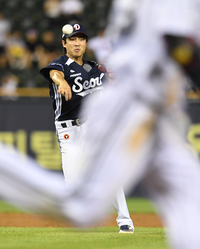 [포토]두산 이유찬의 호수비