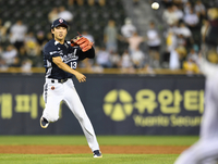 [포토]두산 이유찬, 내가 처리한다!