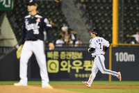[포토]7회말 극적인 역전을 만드는 LG 문보경