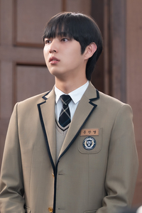 ‘김희애 아들’ 전진서, 복잡미묘 눈빛 살아있네…성인 연기자로 첫발 ‘성공’