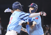 역시 ‘롯데 복덩이’답다! 후반기 ‘맹활약’ 펼치는 손호영, 후반기 잘 치는 ‘비결’은? [SS시선집중]