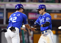 [포토]솔로 홈런 삼성 김성윤, 쫓아간다!