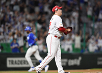 [포토]1이닝 홈런 2개 허용한 SSG 이로운