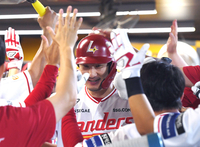 SSG 히어로 누구? ‘홈런 쾅’ 오태곤! 이숭용 감독 “태곤이의 대타 스리런포로 역전승!” [SS문학in]